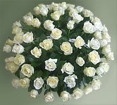 корзина белых роз